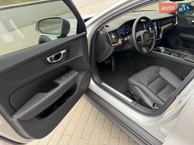 Сірий Вольво V60 Cross Country, об'ємом двигуна 1.97 л та пробігом 12 тис. км за 39900 $, фото 32 на Automoto.ua