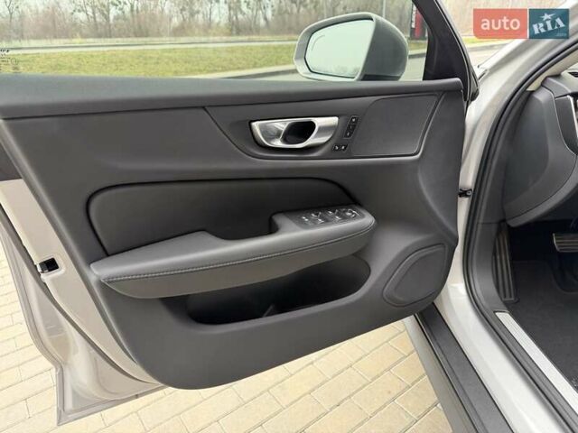 Сірий Вольво V60 Cross Country, об'ємом двигуна 1.97 л та пробігом 12 тис. км за 39900 $, фото 33 на Automoto.ua