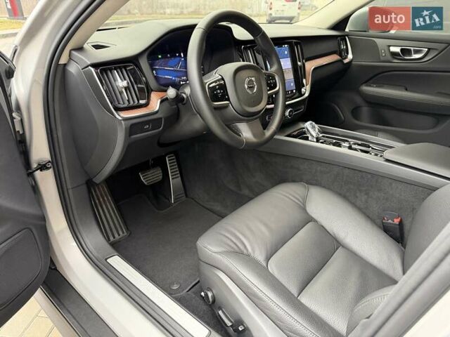 Сірий Вольво V60 Cross Country, об'ємом двигуна 1.97 л та пробігом 12 тис. км за 39900 $, фото 39 на Automoto.ua