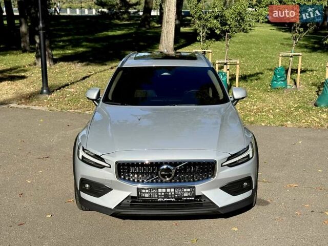 Серый Вольво V60 Cross Country, объемом двигателя 1.97 л и пробегом 11 тыс. км за 43500 $, фото 7 на Automoto.ua