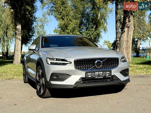 Серый Вольво V60 Cross Country, объемом двигателя 1.97 л и пробегом 11 тыс. км за 43500 $, фото 29 на Automoto.ua