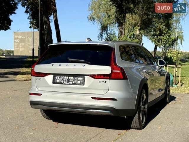 Серый Вольво V60 Cross Country, объемом двигателя 1.97 л и пробегом 11 тыс. км за 43500 $, фото 36 на Automoto.ua