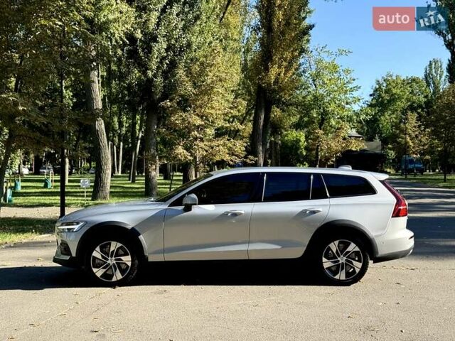 Серый Вольво V60 Cross Country, объемом двигателя 1.97 л и пробегом 11 тыс. км за 43500 $, фото 10 на Automoto.ua