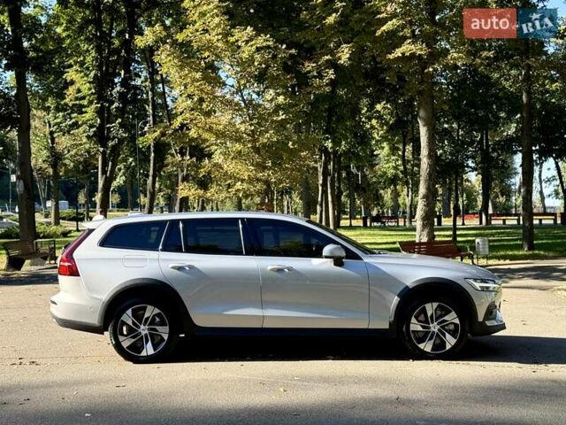 Серый Вольво V60 Cross Country, объемом двигателя 1.97 л и пробегом 11 тыс. км за 43500 $, фото 11 на Automoto.ua