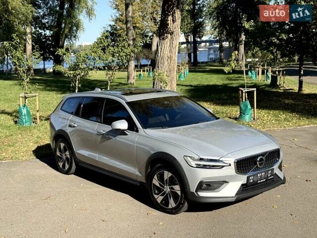 Серый Вольво V60 Cross Country, объемом двигателя 1.97 л и пробегом 11 тыс. км за 43500 $, фото 28 на Automoto.ua