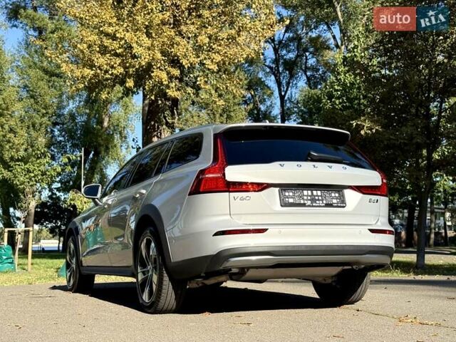 Серый Вольво V60 Cross Country, объемом двигателя 1.97 л и пробегом 11 тыс. км за 43500 $, фото 42 на Automoto.ua