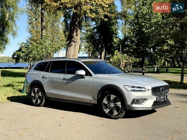 Серый Вольво V60 Cross Country, объемом двигателя 1.97 л и пробегом 11 тыс. км за 43500 $, фото 27 на Automoto.ua