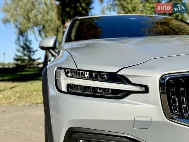 Серый Вольво V60 Cross Country, объемом двигателя 1.97 л и пробегом 11 тыс. км за 43500 $, фото 9 на Automoto.ua