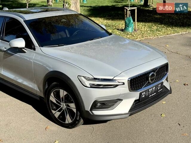 Серый Вольво V60 Cross Country, объемом двигателя 1.97 л и пробегом 11 тыс. км за 43500 $, фото 31 на Automoto.ua