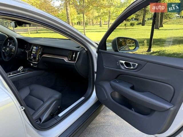 Серый Вольво V60 Cross Country, объемом двигателя 1.97 л и пробегом 11 тыс. км за 43500 $, фото 74 на Automoto.ua