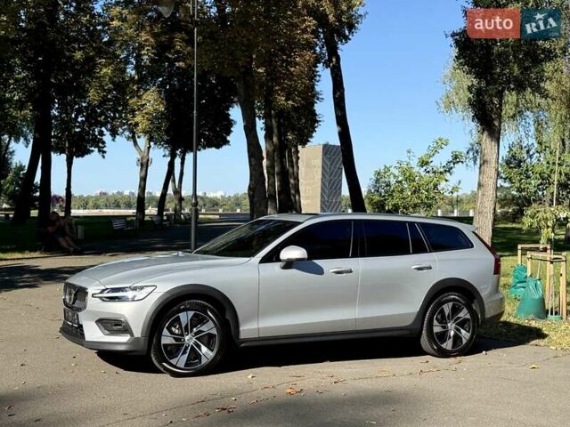 Серый Вольво V60 Cross Country, объемом двигателя 1.97 л и пробегом 11 тыс. км за 43500 $, фото 20 на Automoto.ua