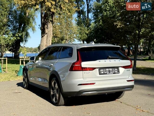 Серый Вольво V60 Cross Country, объемом двигателя 1.97 л и пробегом 11 тыс. км за 43500 $, фото 40 на Automoto.ua