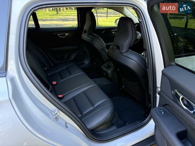 Серый Вольво V60 Cross Country, объемом двигателя 1.97 л и пробегом 11 тыс. км за 43500 $, фото 70 на Automoto.ua