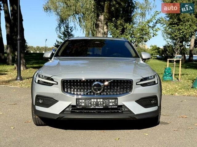 Серый Вольво V60 Cross Country, объемом двигателя 1.97 л и пробегом 11 тыс. км за 43500 $, фото 6 на Automoto.ua