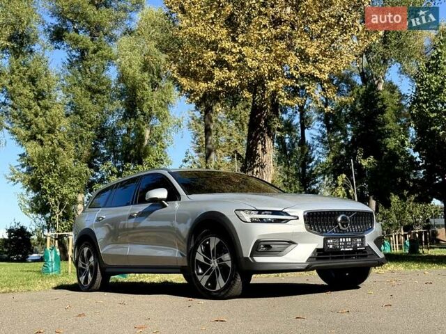 Серый Вольво V60 Cross Country, объемом двигателя 1.97 л и пробегом 11 тыс. км за 43500 $, фото 32 на Automoto.ua
