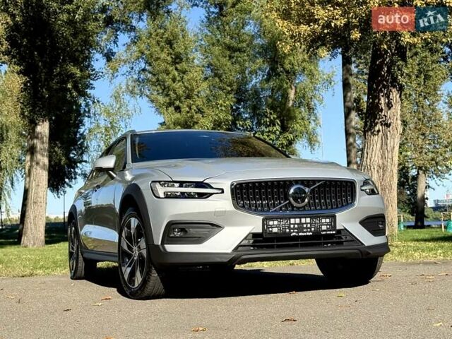 Серый Вольво V60 Cross Country, объемом двигателя 1.97 л и пробегом 11 тыс. км за 43500 $, фото 30 на Automoto.ua