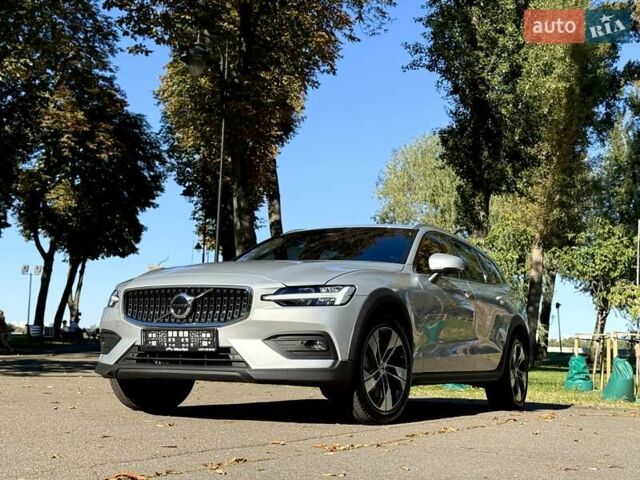 Серый Вольво V60 Cross Country, объемом двигателя 1.97 л и пробегом 11 тыс. км за 43500 $, фото 15 на Automoto.ua