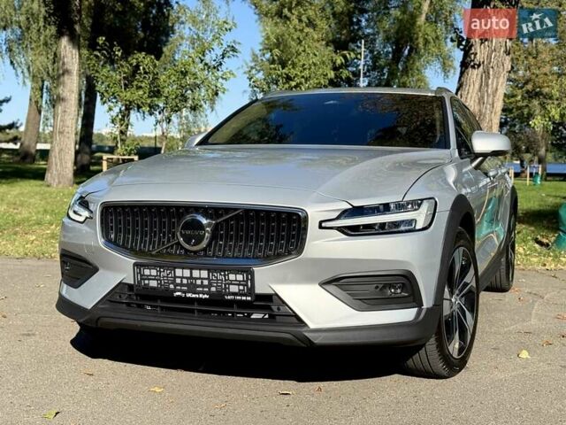 Серый Вольво V60 Cross Country, объемом двигателя 1.97 л и пробегом 11 тыс. км за 43500 $, фото 22 на Automoto.ua
