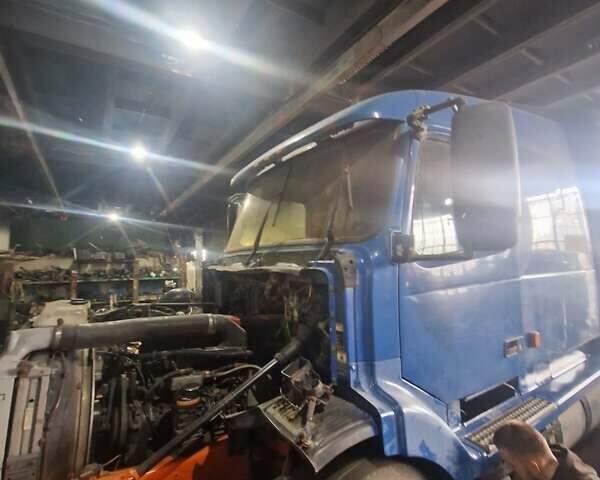 Вольво VNL 300 2002 в Днепре (Днепропетровске) на Automoto.ua Синий Вольво VNL 300, объемом двигателя 14 л и пробегом 1 тыс. км за 8500 $, фото 1 на Automoto.ua