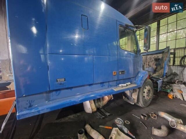 Вольво VNL 300 2002 в Днепре (Днепропетровске) на Automoto.ua Синий Вольво VNL 300, объемом двигателя 14 л и пробегом 1 тыс. км за 8500 $, фото 9 на Automoto.ua