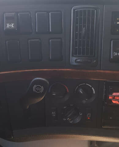 Вольво VNL 630, объемом двигателя 0 л и пробегом 980 тыс. км за 13600 $, фото 20 на Automoto.ua