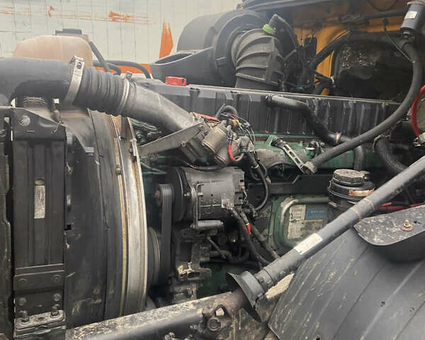 Желтый Вольво VNL 660, объемом двигателя 12.1 л и пробегом 1000 тыс. км за 25500 $, фото 7 на Automoto.ua