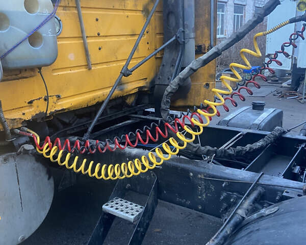 Желтый Вольво VNL 660, объемом двигателя 12.1 л и пробегом 1000 тыс. км за 25500 $, фото 17 на Automoto.ua