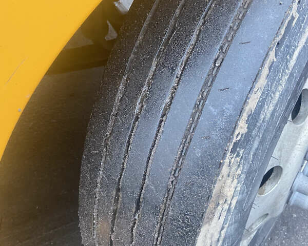 Желтый Вольво VNL 660, объемом двигателя 12.1 л и пробегом 1000 тыс. км за 25500 $, фото 34 на Automoto.ua