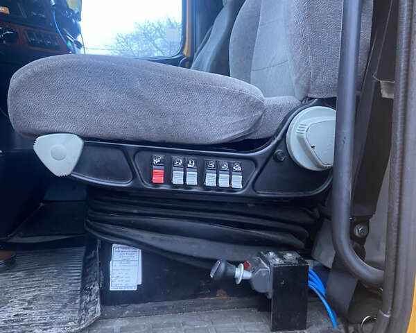 Желтый Вольво VNL 660, объемом двигателя 12.1 л и пробегом 1000 тыс. км за 25500 $, фото 47 на Automoto.ua