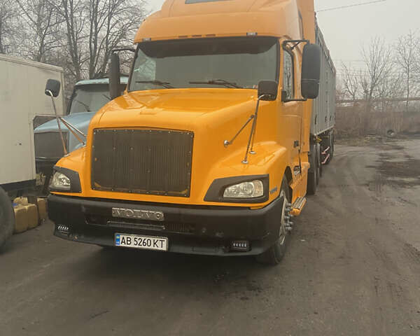 Желтый Вольво VNL 660, объемом двигателя 12.1 л и пробегом 1000 тыс. км за 25500 $, фото 1 на Automoto.ua