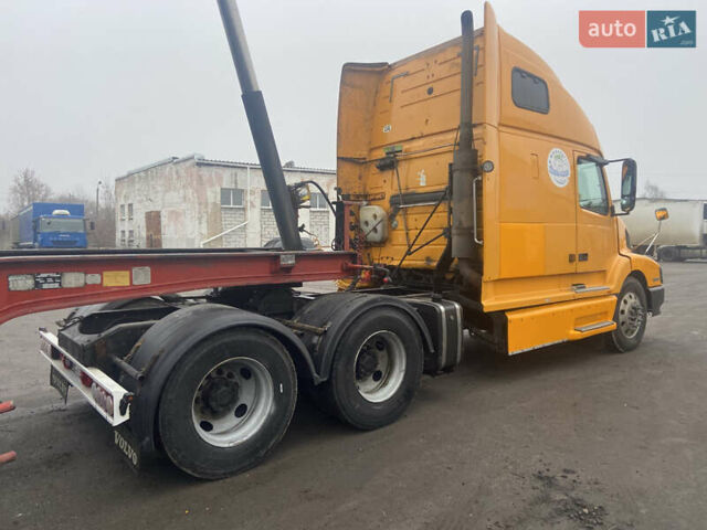 Желтый Вольво VNL 660, объемом двигателя 12.1 л и пробегом 1000 тыс. км за 25500 $, фото 8 на Automoto.ua