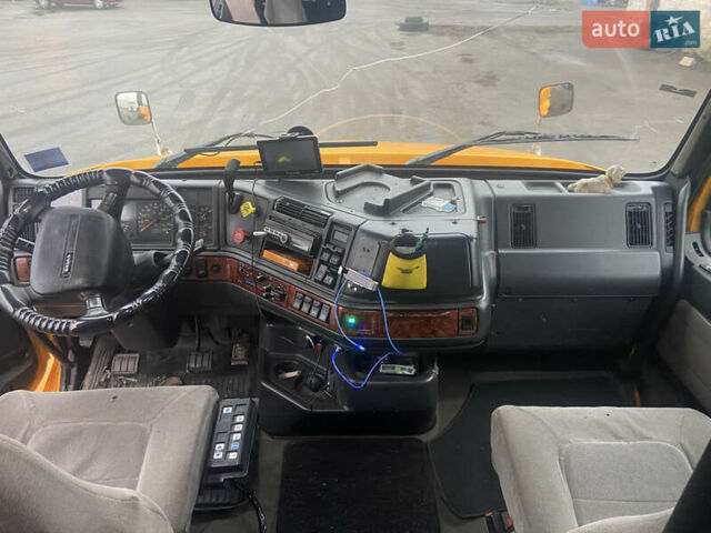 Желтый Вольво VNL 660, объемом двигателя 12.1 л и пробегом 1000 тыс. км за 25500 $, фото 39 на Automoto.ua