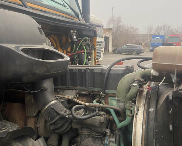 Желтый Вольво VNL 660, объемом двигателя 12.1 л и пробегом 1000 тыс. км за 25500 $, фото 12 на Automoto.ua