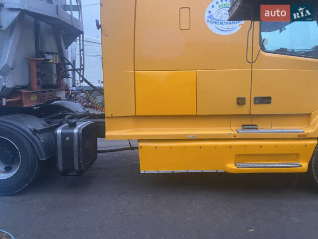 Желтый Вольво VNL 660, объемом двигателя 12.1 л и пробегом 1000 тыс. км за 25500 $, фото 5 на Automoto.ua