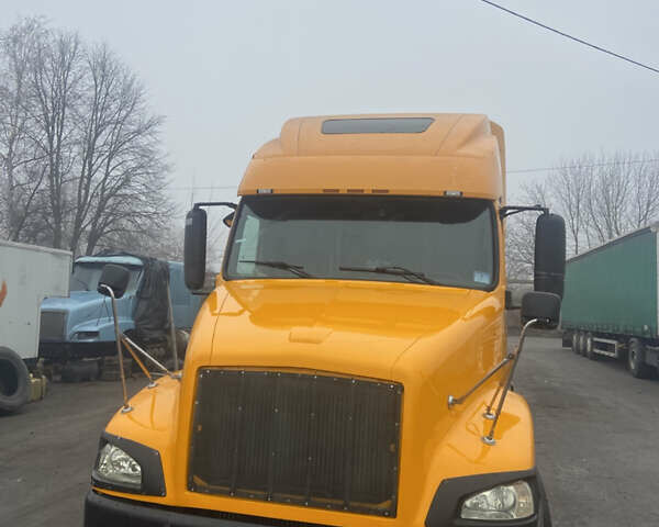 Желтый Вольво VNL 660, объемом двигателя 12.1 л и пробегом 1000 тыс. км за 25500 $, фото 36 на Automoto.ua