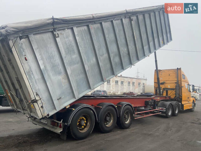 Желтый Вольво VNL 660, объемом двигателя 12.1 л и пробегом 1000 тыс. км за 25500 $, фото 33 на Automoto.ua