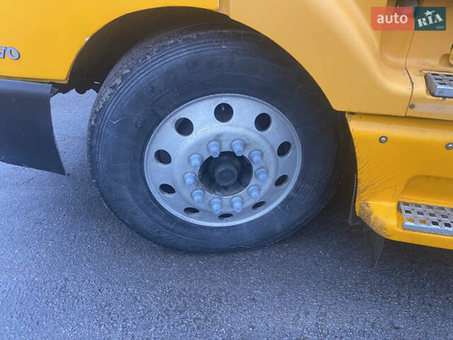 Желтый Вольво VNL 660, объемом двигателя 12.1 л и пробегом 1000 тыс. км за 25500 $, фото 35 на Automoto.ua