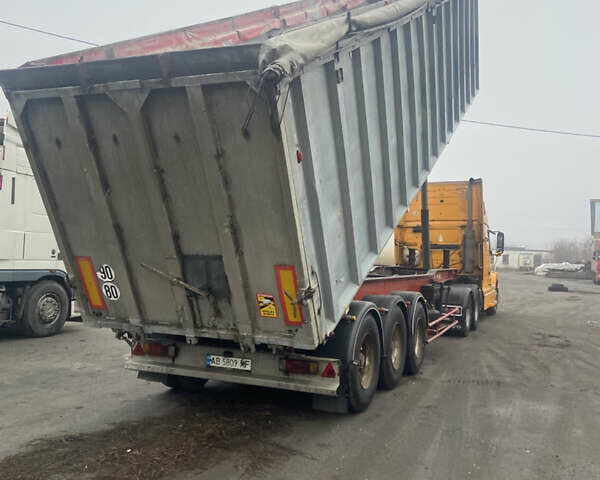 Желтый Вольво VNL 660, объемом двигателя 12.1 л и пробегом 1000 тыс. км за 25500 $, фото 32 на Automoto.ua