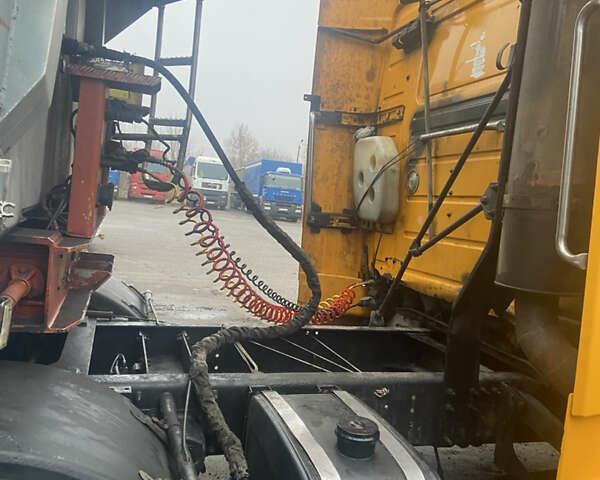 Желтый Вольво VNL 660, объемом двигателя 12.1 л и пробегом 1000 тыс. км за 25500 $, фото 6 на Automoto.ua