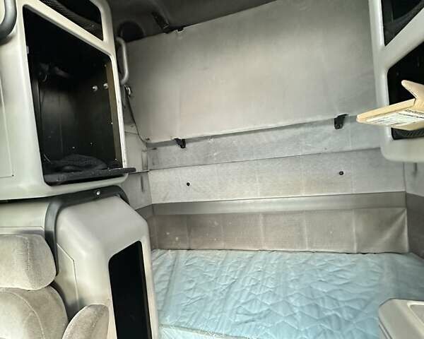 Сірий Вольво VNL 660, об'ємом двигуна 12.7 л та пробігом 940 тис. км за 17000 $, фото 11 на Automoto.ua