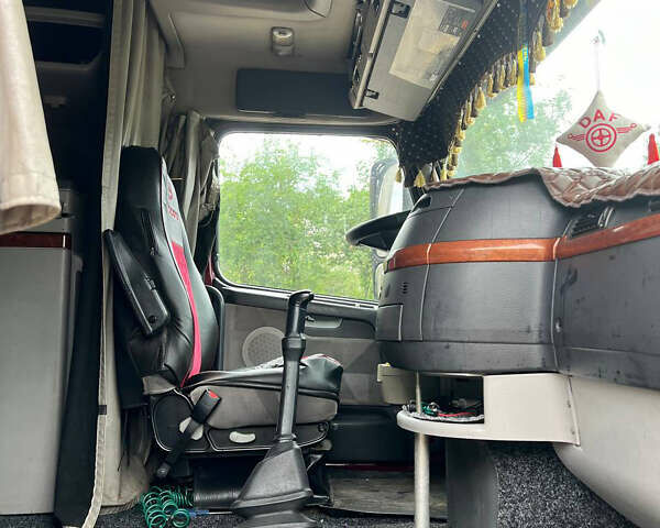 Красный Вольво VNL 670, объемом двигателя 12 л и пробегом 9 тыс. км за 11500 $, фото 2 на Automoto.ua