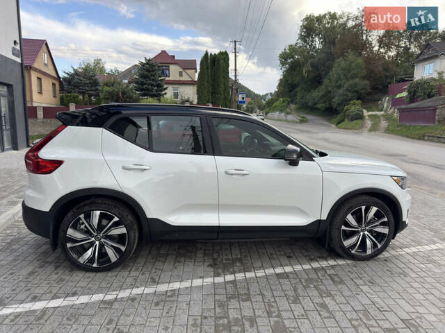 Белый Вольво XC40 Recharge, объемом двигателя 0 л и пробегом 44 тыс. км за 24900 $, фото 14 на Automoto.ua