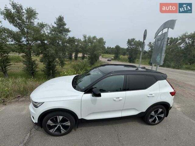 Белый Вольво XC40 Recharge, объемом двигателя 0 л и пробегом 29 тыс. км за 33000 $, фото 3 на Automoto.ua