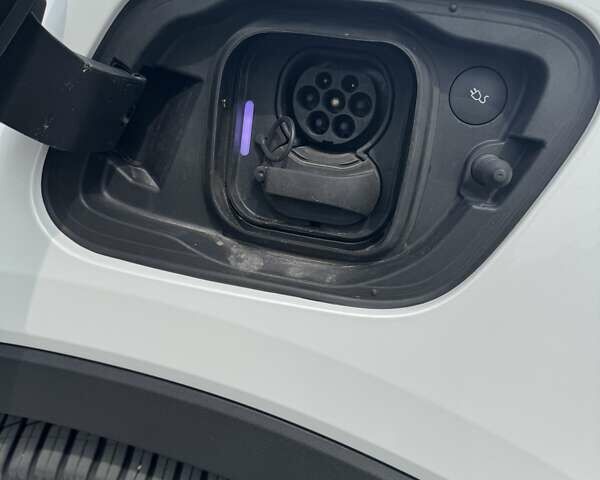 Белый Вольво XC40 Recharge, объемом двигателя 0 л и пробегом 29 тыс. км за 33000 $, фото 7 на Automoto.ua