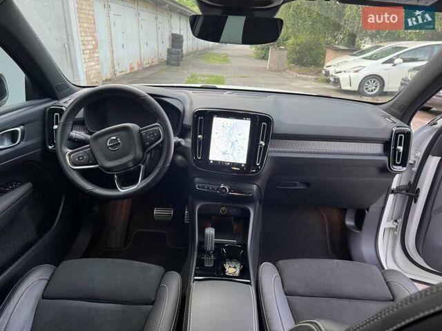 Белый Вольво XC40 Recharge, объемом двигателя 0 л и пробегом 29 тыс. км за 33000 $, фото 24 на Automoto.ua