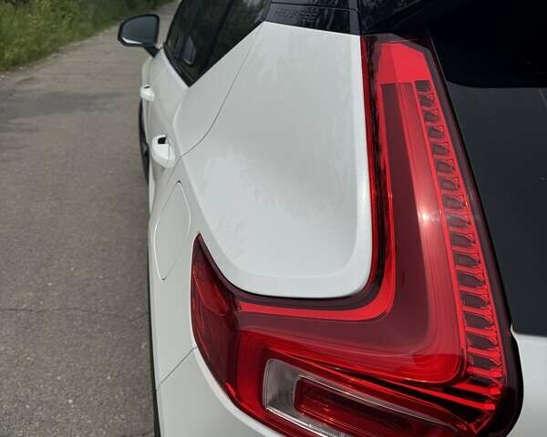 Белый Вольво XC40 Recharge, объемом двигателя 0 л и пробегом 29 тыс. км за 33000 $, фото 15 на Automoto.ua