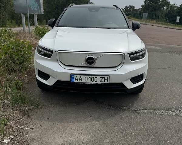 Белый Вольво XC40 Recharge, объемом двигателя 0 л и пробегом 29 тыс. км за 33000 $, фото 1 на Automoto.ua