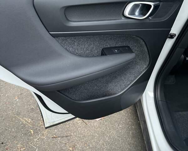 Белый Вольво XC40 Recharge, объемом двигателя 0 л и пробегом 29 тыс. км за 33000 $, фото 33 на Automoto.ua
