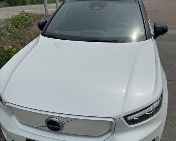 Белый Вольво XC40 Recharge, объемом двигателя 0 л и пробегом 29 тыс. км за 33000 $, фото 2 на Automoto.ua