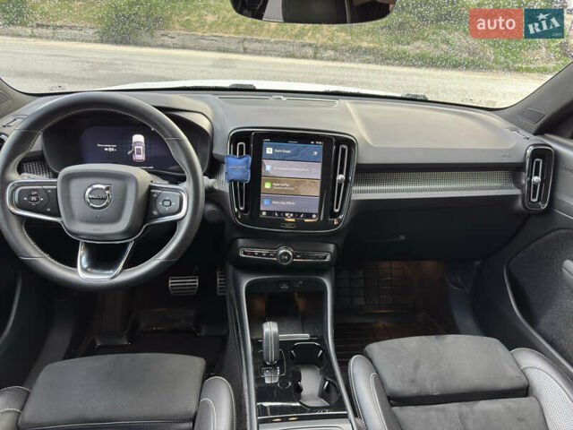 Белый Вольво XC40 Recharge, объемом двигателя 0 л и пробегом 44 тыс. км за 24900 $, фото 24 на Automoto.ua